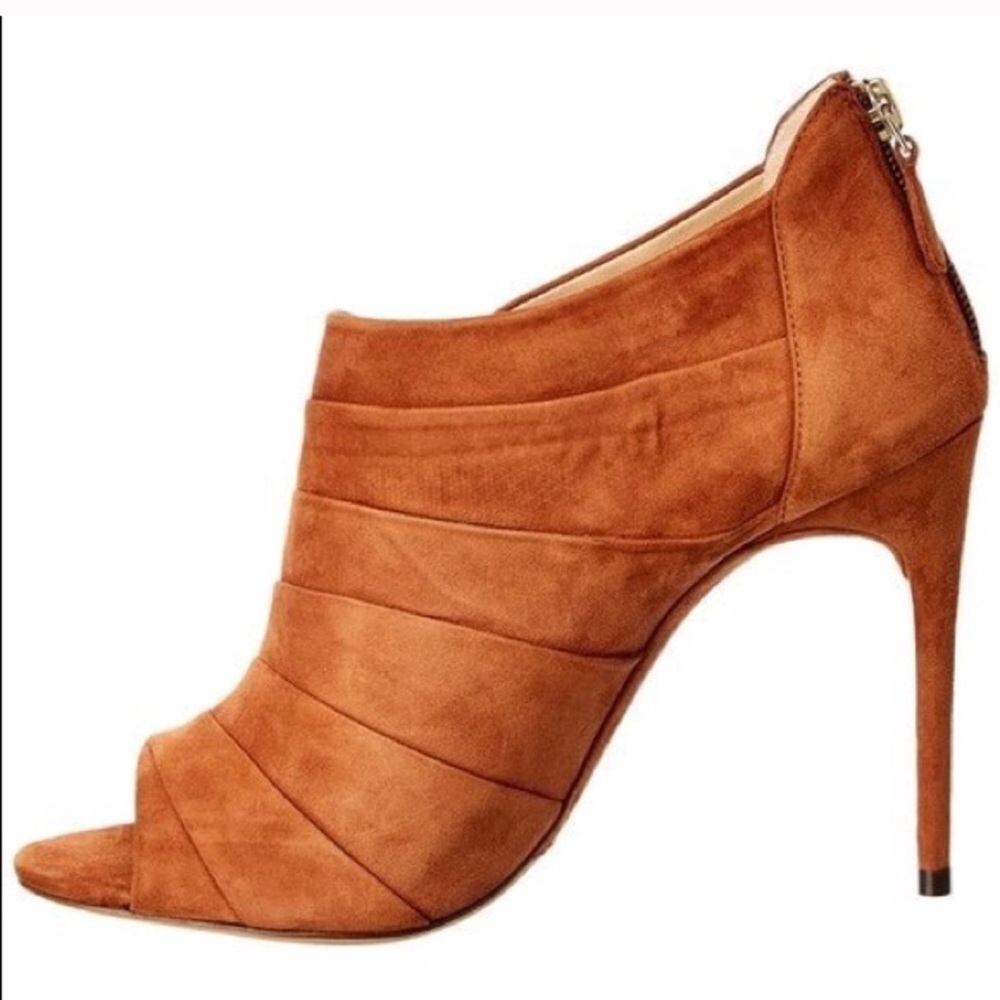 Alexandre Birman
Petals Suede Ankle Booties